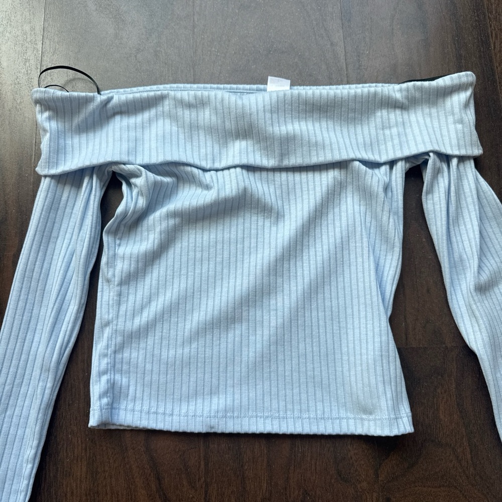 Off the shoulder long sleeve crop top
